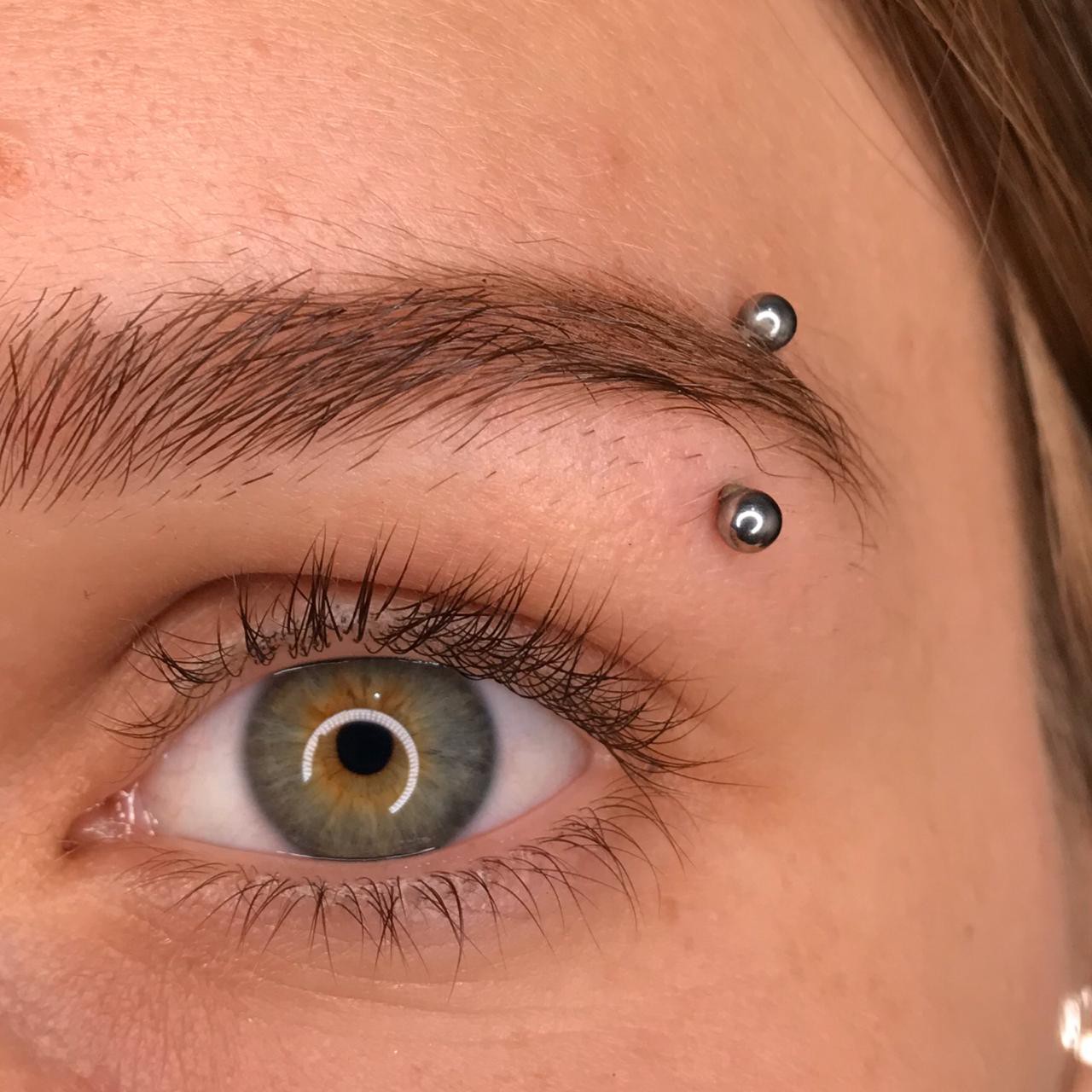 Arte na Pele - Assim como os piercings na orelha, o piercing no umbigo é um  dos mais comuns. Confere só essa perfuração de umbigo realizada com joia de  titânio! 🤩 Nossa