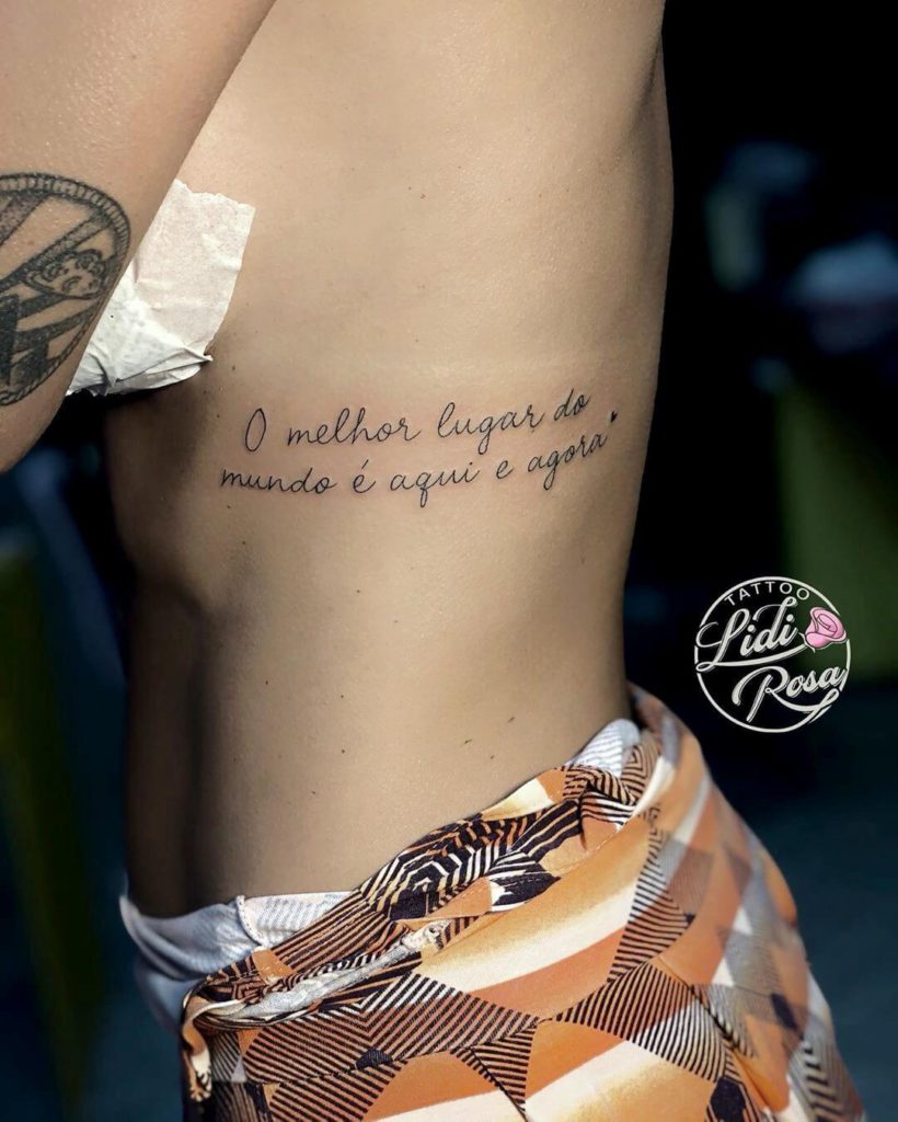 Featured image of post Tatuagens No Bra o Feminina Escrita Tatuagens femininas no bra o rosa fonte